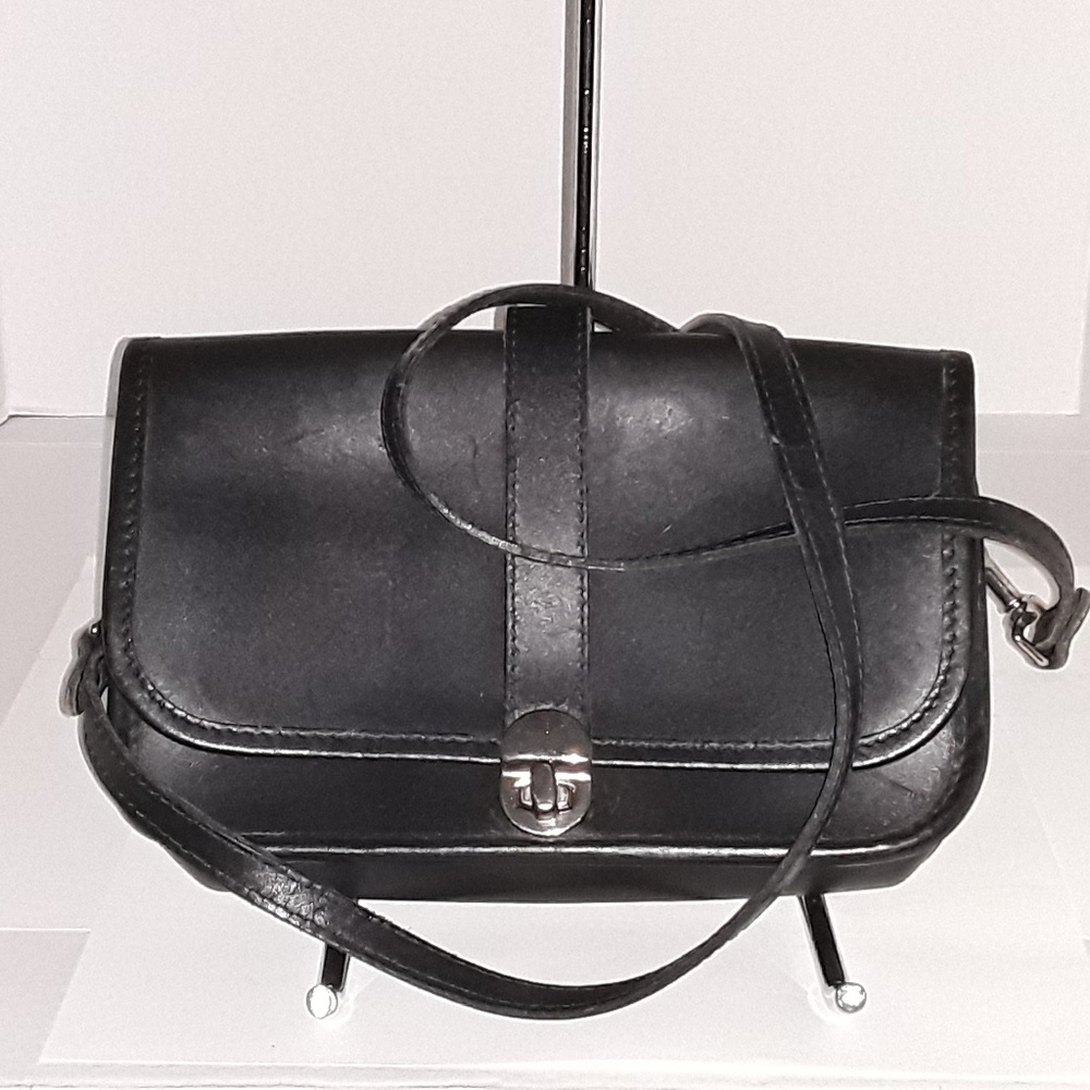 Michael Green black leather crossbody - EUC